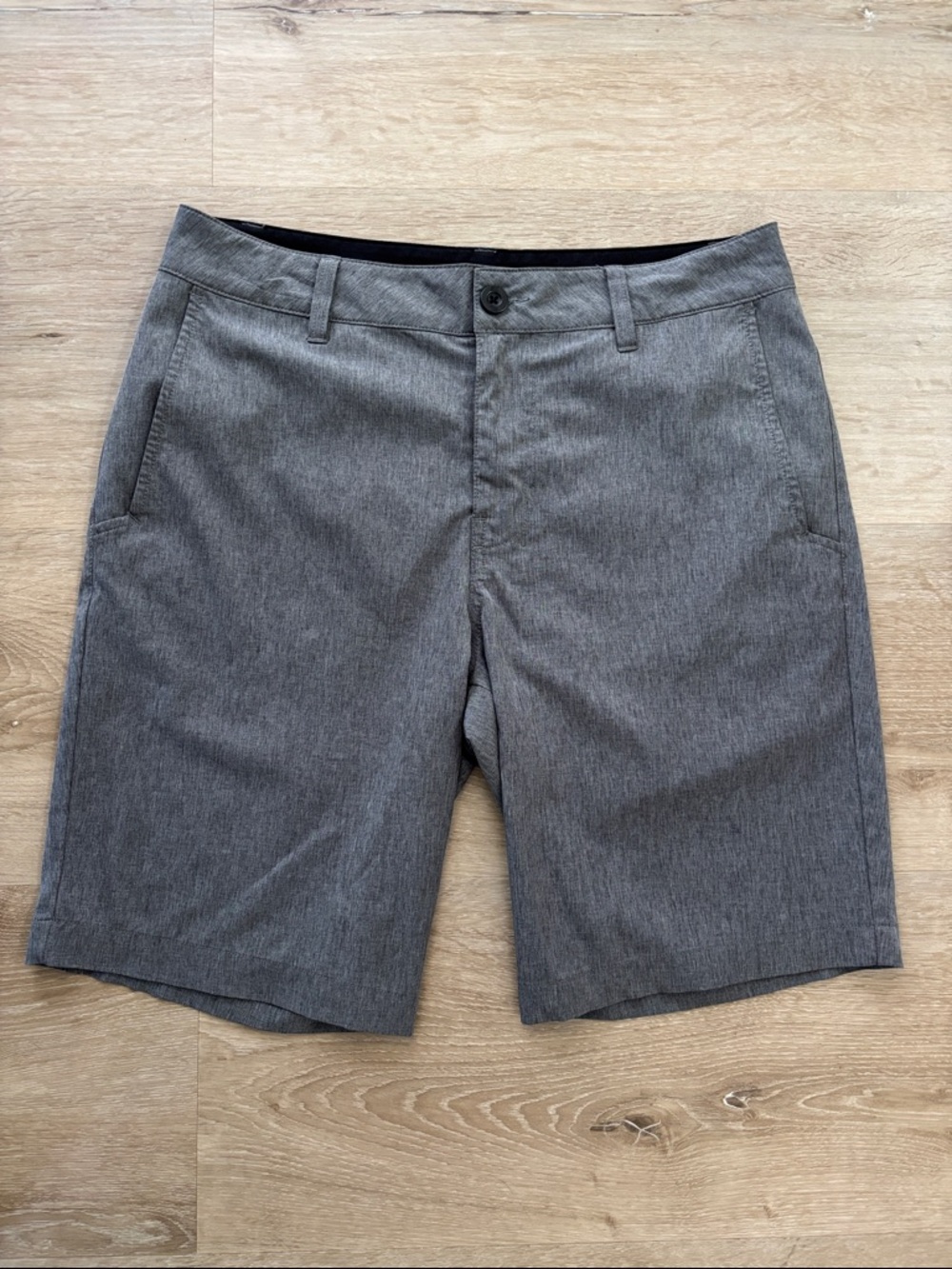 RSQ Men's Size 30 Mod Length Hybrid Above Knee, Swim Performance Boardshorts
